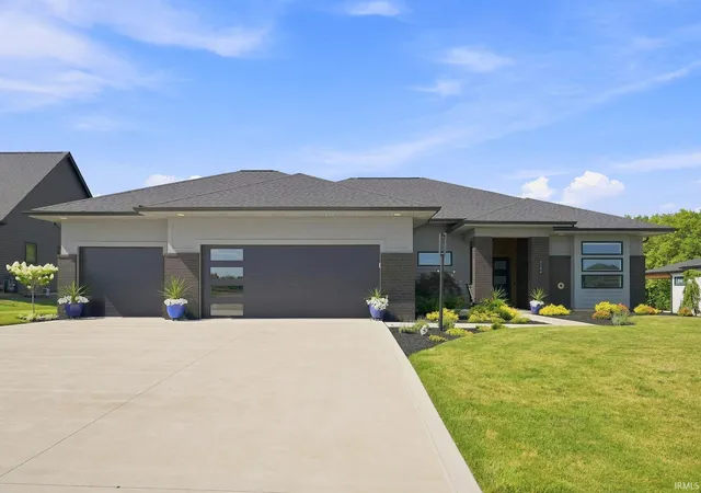 Photo 3 of Manufactured home for sale at 2104 Golfview Dr, Auburn, IN 46706 | MLS# 202630029 | Listing updated on 2026-09-18
