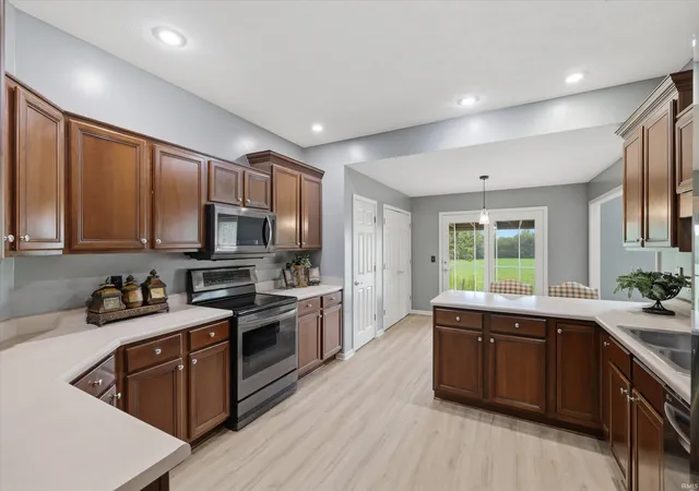 Photo 3 of Manufactured home for sale at 8721 Clear Crk Dr, Evansville, IN 47711 | MLS# 202630038 | Listing updated on 2026-08-29