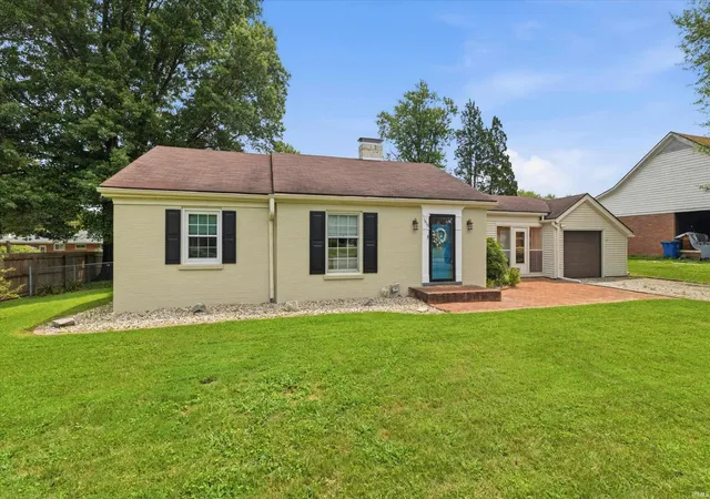 Photo 3 of Sale Pending at 1418 Greenfield Rd, Evansville, IN 47715 | MLS# 202630039 | Listing updated on 2026-08-20