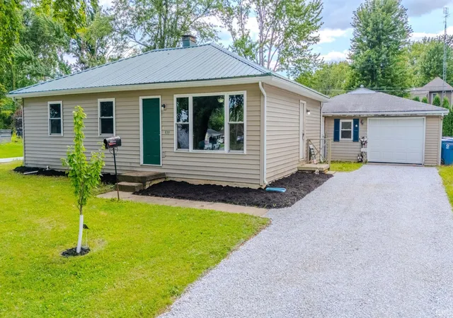 Photo 2 of Manufactured home for sale at 837 Berkley Dr, Wabash, IN 46992 | MLS# 202630043 | Listing updated on 2026-09-10