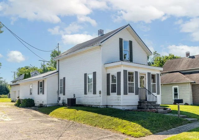 Photo 2 of Manufactured home for sale at 211 S Sherman St, Lagrange, IN 46761 | MLS# 202630049 | Listing updated on 2026-08-25