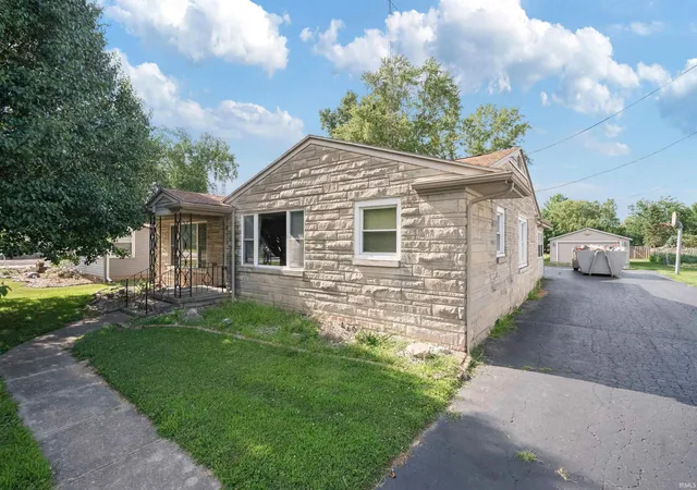 Photo 2 of Manufactured home for sale at 528 Cassville Rd, Kokomo, IN 46901 | MLS# 202630062 | Listing updated on 2026-08-25