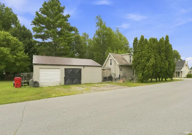 Photo 17 of Sale Pending at 201 E Church St, Pierceton, IN 46562 | MLS# 202630081 | Listing updated on 2026-10-01