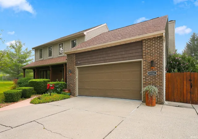 Photo 3 of Sale Pending at 9110 Auburn Rd, Fort Wayne, IN 46825 | MLS# 202630094 | Listing updated on 2026-07-27