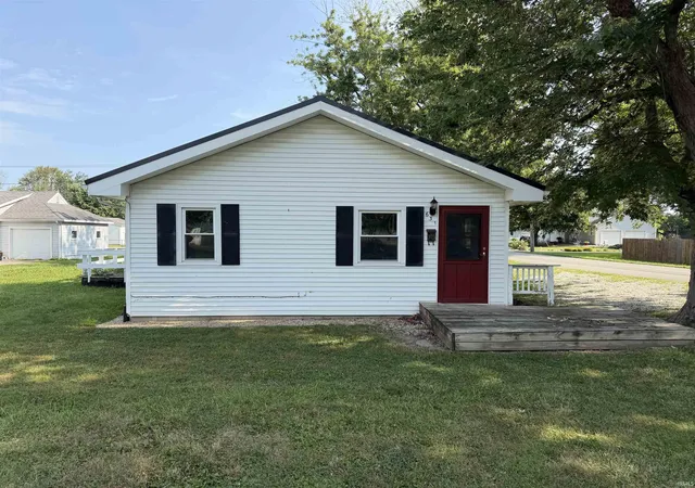 Photo 2 of Manufactured home for sale at 631 E S C St, Gas City, IN 46933 | MLS# 202630140 | Listing updated on 2026-09-08