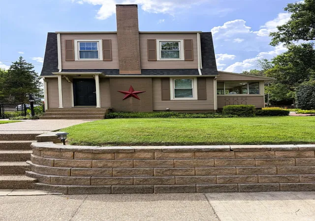 Photo 2 of Sale Pending at 42 N Kelsey Ave, Evansville, IN 47711 | MLS# 202630142 | Listing updated on 2026-08-31