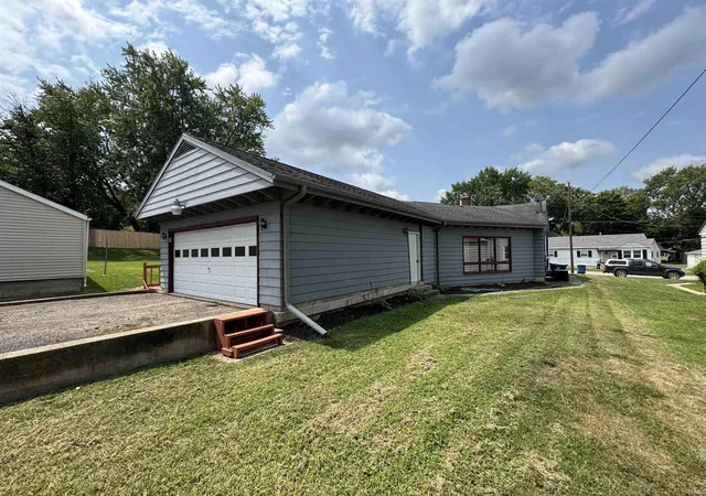 Photo 3 of Manufactured home for sale at 251 Forrest Ave, Wabash, IN 46992 | MLS# 202630144 | Listing updated on 2026-09-22