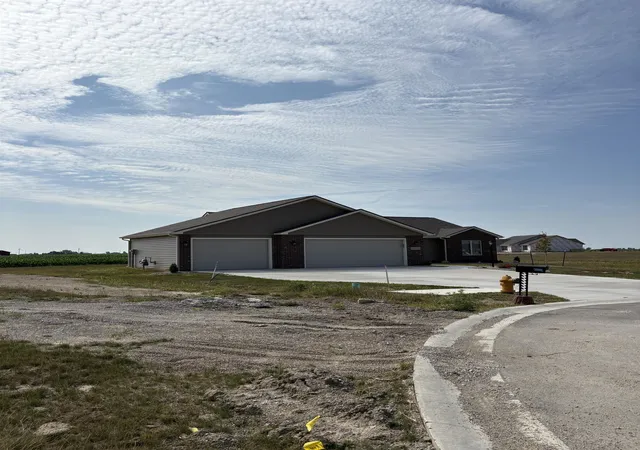 Photo 2 of Manufactured home for sale at 22422 Ametrine Ct, Woodburn, IN 46797 | MLS# 202630150 | Listing updated on 2026-09-27