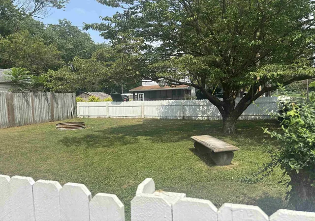 Photo 4 of Sale Pending at 2201 N Fulton Ave, Evansville, IN 47710 | MLS# 202630239 | Listing updated on 2026-07-28