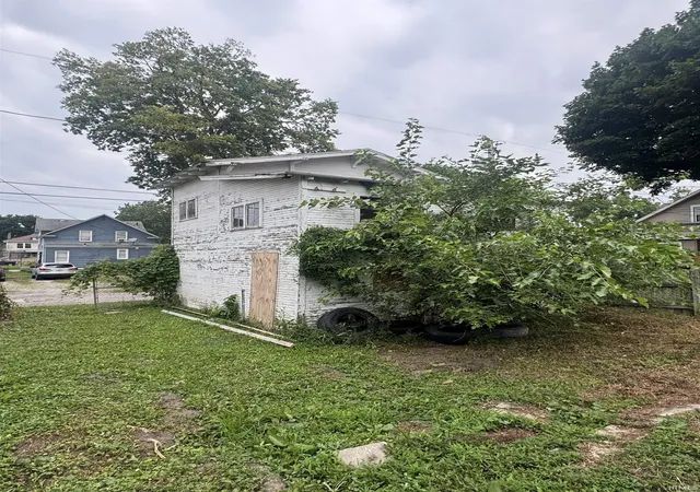 Photo 3 of Manufactured home for sale at 1031 Edgewater Ave, Fort Wayne, IN 46805 | MLS# 202630304 | Listing updated on 2026-09-07