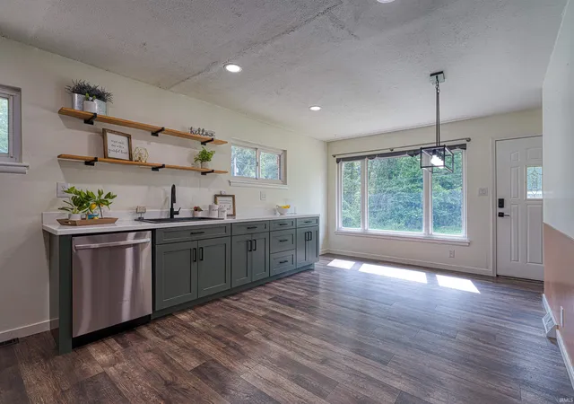 Photo 3 of Sale Pending at 7701 Bartels Rd, Evansville, IN 47710 | MLS# 202630382 | Listing updated on 2026-08-20