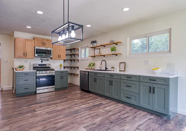 Photo 3 of Sale Pending at 7701 Bartels Rd, Evansville, IN 47710 | MLS# 202630382 | Listing updated on 2026-08-20