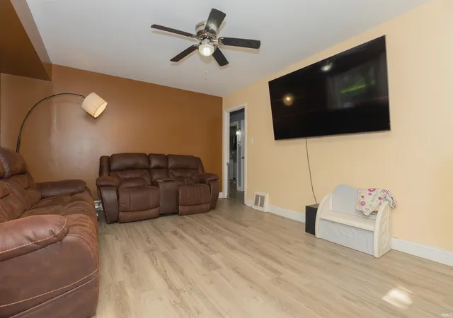 Photo 4 of Sale Pending at 1614 Conlin Ave, Evansville, IN 47714 | MLS# 202630425 | Listing updated on 2026-08-31