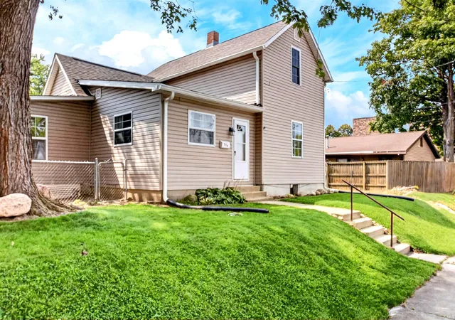 Photo 2 of Manufactured home for sale at 574 Washington St, Wabash, IN 46992 | MLS# 202630426 | Listing updated on 2026-09-10