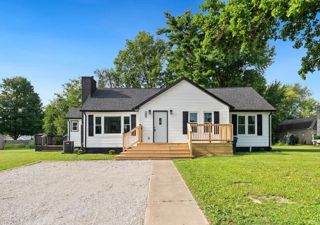 Photo 2 of Sale Pending at 1009 W Monroe St, Plymouth, IN 46563 | MLS# 202630478 | Listing updated on 2026-08-20