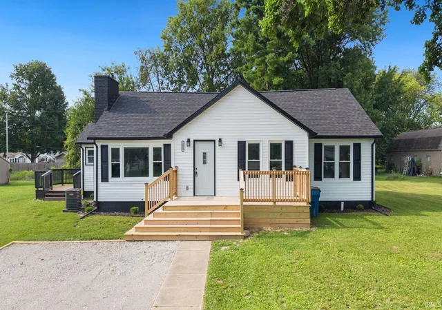 Photo 3 of Sale Pending at 1009 W Monroe St, Plymouth, IN 46563 | MLS# 202630478 | Listing updated on 2026-08-20