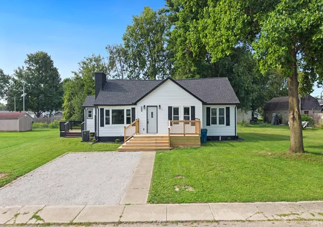 Photo 4 of Sale Pending at 1009 W Monroe St, Plymouth, IN 46563 | MLS# 202630478 | Listing updated on 2026-08-20