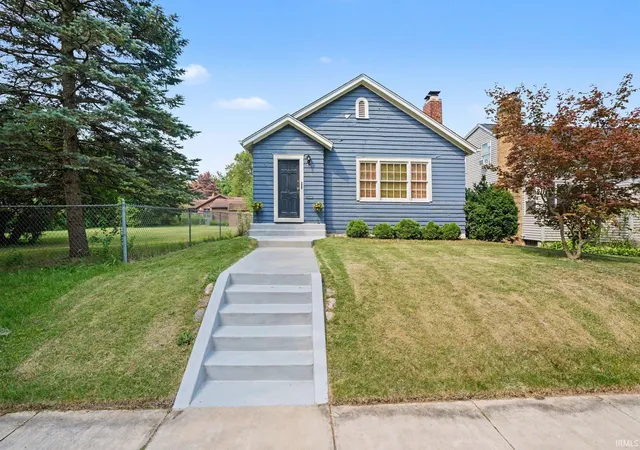 Photo 3 of Sale Pending at 1949 Beverly Pl, South Bend, IN 46616 | MLS# 202630499 | Listing updated on 2026-09-12