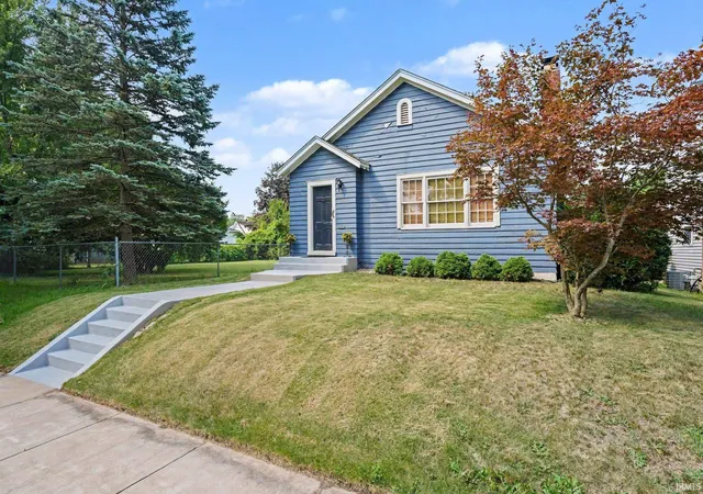 Photo 3 of Sale Pending at 1949 Beverly Pl, South Bend, IN 46616 | MLS# 202630499 | Listing updated on 2026-09-12