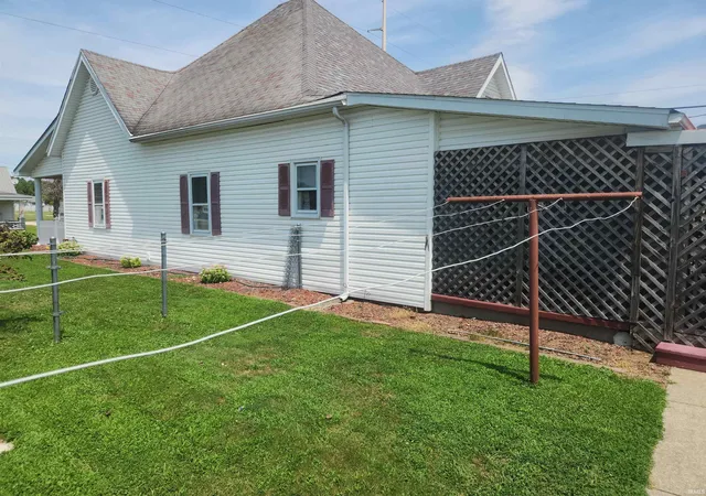 Photo 2 of Manufactured home for sale at 909 W Walnut St, Washington, IN 47501 | MLS# 202630535 | Listing updated on 2026-08-21