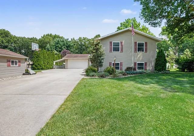 Photo 3 of Sale Pending at 52824 County Rd 15, Elkhart, IN 46514 | MLS# 202630609 | Listing updated on 2026-09-15
