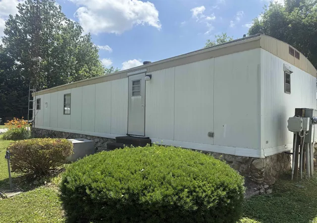 Photo 2 of Manufactured home for sale at 4363 N Private Rd 1195 E, Loogootee, IN 47553 | MLS# 202630627 | Listing updated on 2026-09-14