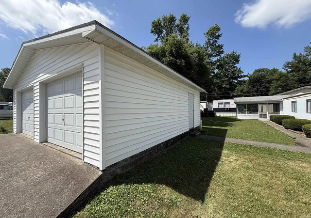 Photo 2 of Manufactured home for sale at 4363 N Private Rd 1195 E, Loogootee, IN 47553 | MLS# 202630627 | Listing updated on 2026-09-14