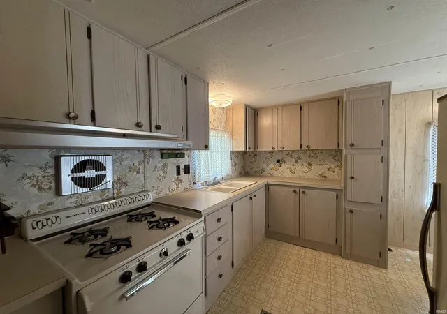 Photo 3 of Manufactured home for sale at 4363 N Private Rd 1195 E, Loogootee, IN 47553 | MLS# 202630627 | Listing updated on 2026-09-14