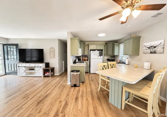 Photo 3 of Sale Pending at 464 Les Dr, Chandler, IN 47610 | MLS# 202630672 | Listing updated on 2026-08-25