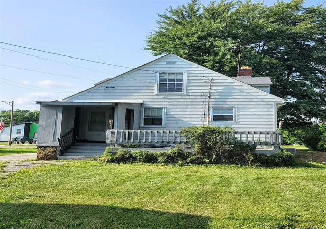 Photo 3 of Sale Pending at 3812 Eastway Dr, Fort Wayne, IN 46806 | MLS# 202630674 | Listing updated on 2026-09-18
