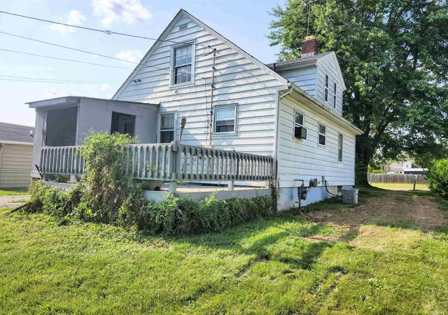 Photo 3 of Sale Pending at 3812 Eastway Dr, Fort Wayne, IN 46806 | MLS# 202630674 | Listing updated on 2026-09-18