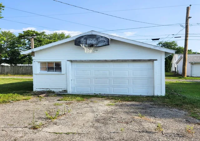Photo 4 of Sale Pending at 3812 Eastway Dr, Fort Wayne, IN 46806 | MLS# 202630674 | Listing updated on 2026-09-18