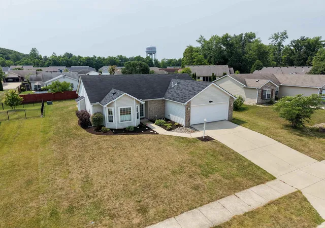 Photo 3 of Manufactured home for sale at 2021 Granny Smith Pl, Kendallville, IN 46755 | MLS# 202630720 | Listing updated on 2026-08-28