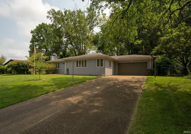 Photo 3 of Sale Pending at 200 Royal Ave, Evansville, IN 47715 | MLS# 202630837 | Listing updated on 2026-09-19