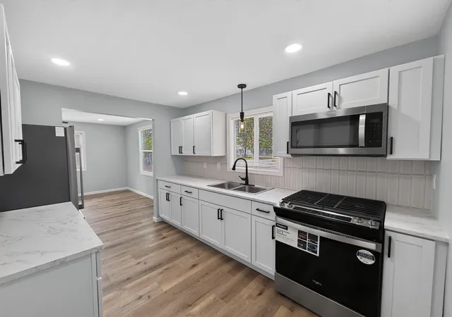 Photo 3 of Sale Pending at 806 S Kenmore St, South Bend, IN 46619 | MLS# 202630839 | Listing updated on 2026-09-08