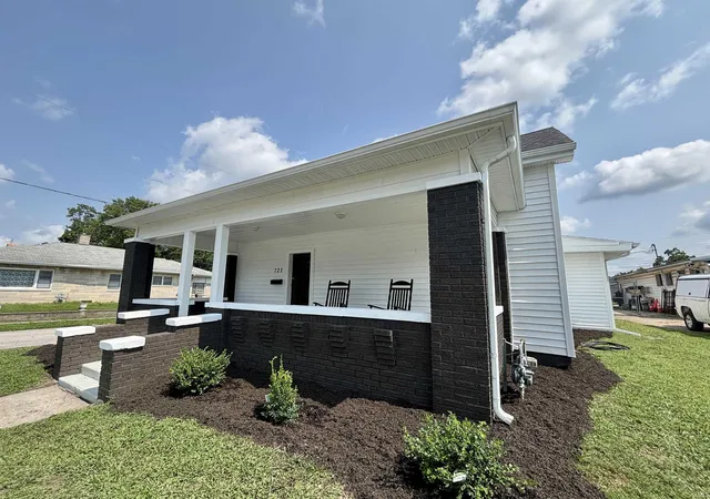 Photo 1 of Manufactured home for sale at 721 N 12th Street, Vincennes, IN 47591 | MLS# 202630858 | Listing updated on 2026-09-21