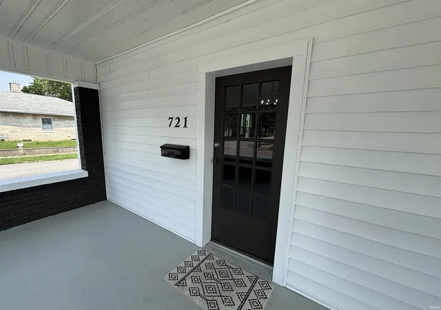 Photo 3 of Manufactured home for sale at 721 N 12th Street, Vincennes, IN 47591 | MLS# 202630858 | Listing updated on 2026-09-21