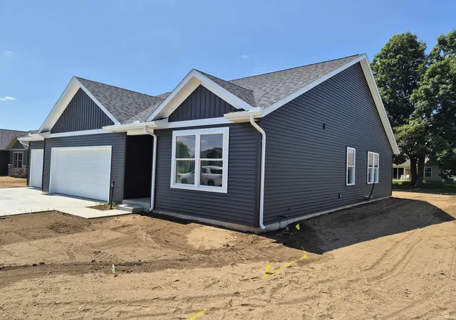 Photo 2 of Manufactured home for sale at 435 N Eastfield Cir, Milford, IN 46542 | MLS# 202630881 | Listing updated on 2026-08-04