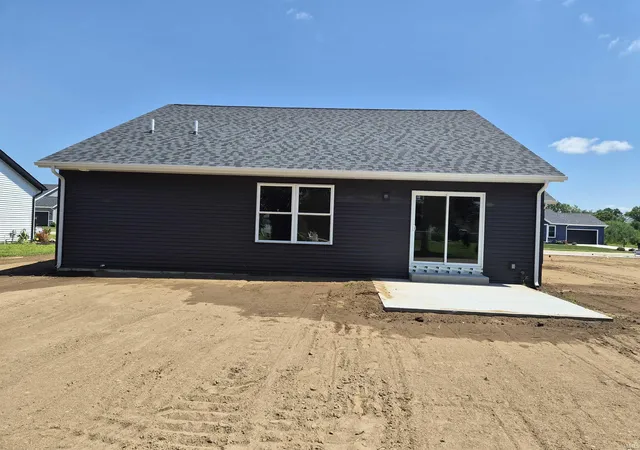 Photo 3 of Manufactured home for sale at 435 N Eastfield Cir, Milford, IN 46542 | MLS# 202630881 | Listing updated on 2026-08-04