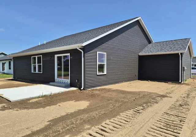 Photo 4 of Manufactured home for sale at 435 N Eastfield Cir, Milford, IN 46542 | MLS# 202630881 | Listing updated on 2026-08-04