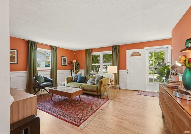 Photo 3 of Sale Pending at 1534 Glenwood Ave, Fort Wayne, IN 46805 | MLS# 202630919 | Listing updated on 2026-08-27
