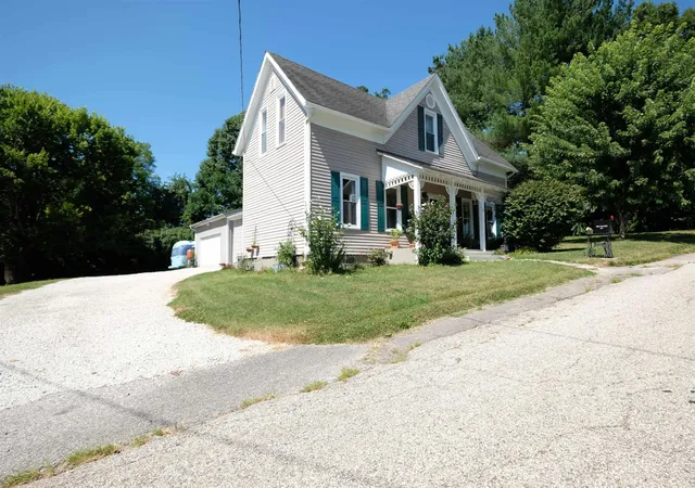 Photo 3 of Manufactured home for sale at 621 W Oak St, Ellettsville, IN 47429 | MLS# 202630933 | Listing updated on 2026-09-05