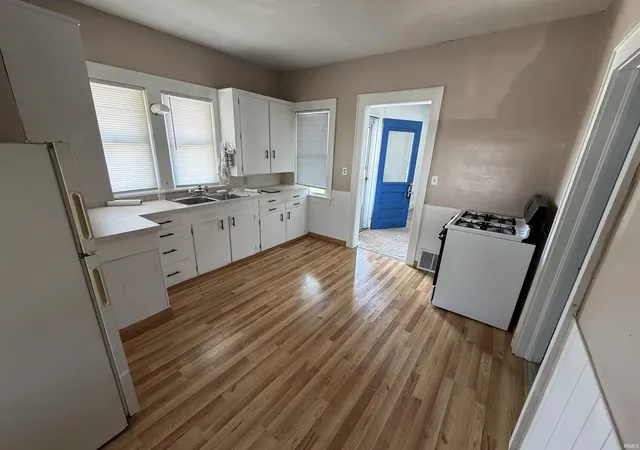 Photo 3 of Manufactured home for sale at 314 W Winona Ave, Warsaw, IN 46580 | MLS# 202630961 | Listing updated on 2026-09-02