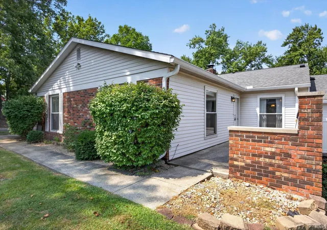 Photo 3 of Condo for sale at 851 E Waterloo Ct, Bloomington, IN 47401 | MLS# 202630966 | Listing updated on 2026-09-11