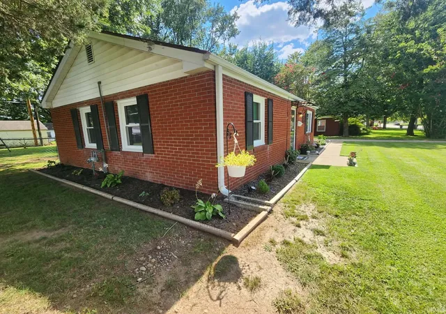 Photo 3 of Manufactured home for sale at 1625 Waggoner Ave, Evansville, IN 47714 | MLS# 202630973 | Listing updated on 2026-08-03