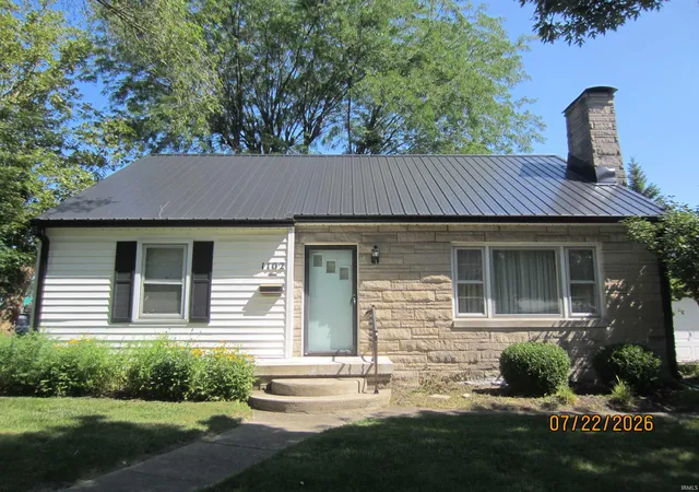 Photo 3 of Manufactured home for sale at 1102 W Jeffras Ave, Marion, IN 46952 | MLS# 202631000 | Listing updated on 2026-09-02
