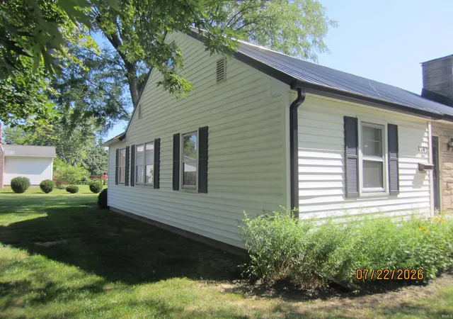 Photo 4 of Manufactured home for sale at 1102 W Jeffras Ave, Marion, IN 46952 | MLS# 202631000 | Listing updated on 2026-09-21