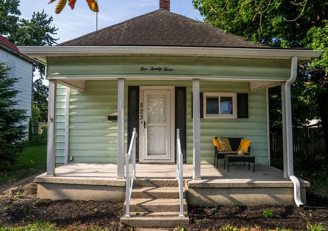 Photo 1 of Manufactured home for sale at 523 W Commercial St, Hartford City, IN 47348 | MLS# 202631005 | Listing updated on 2026-09-14