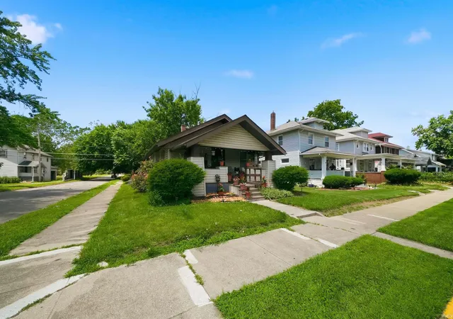 Photo 2 of Manufactured home for sale at 2822 Central Dr, Fort Wayne, IN 46806 | MLS# 202631015 | Listing updated on 2026-08-25