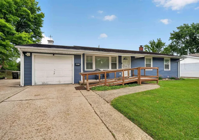 Photo 2 of Sale Pending at 4829 Devonshire Dr, Fort Wayne, IN 46806 | MLS# 202631033 | Listing updated on 2026-08-17